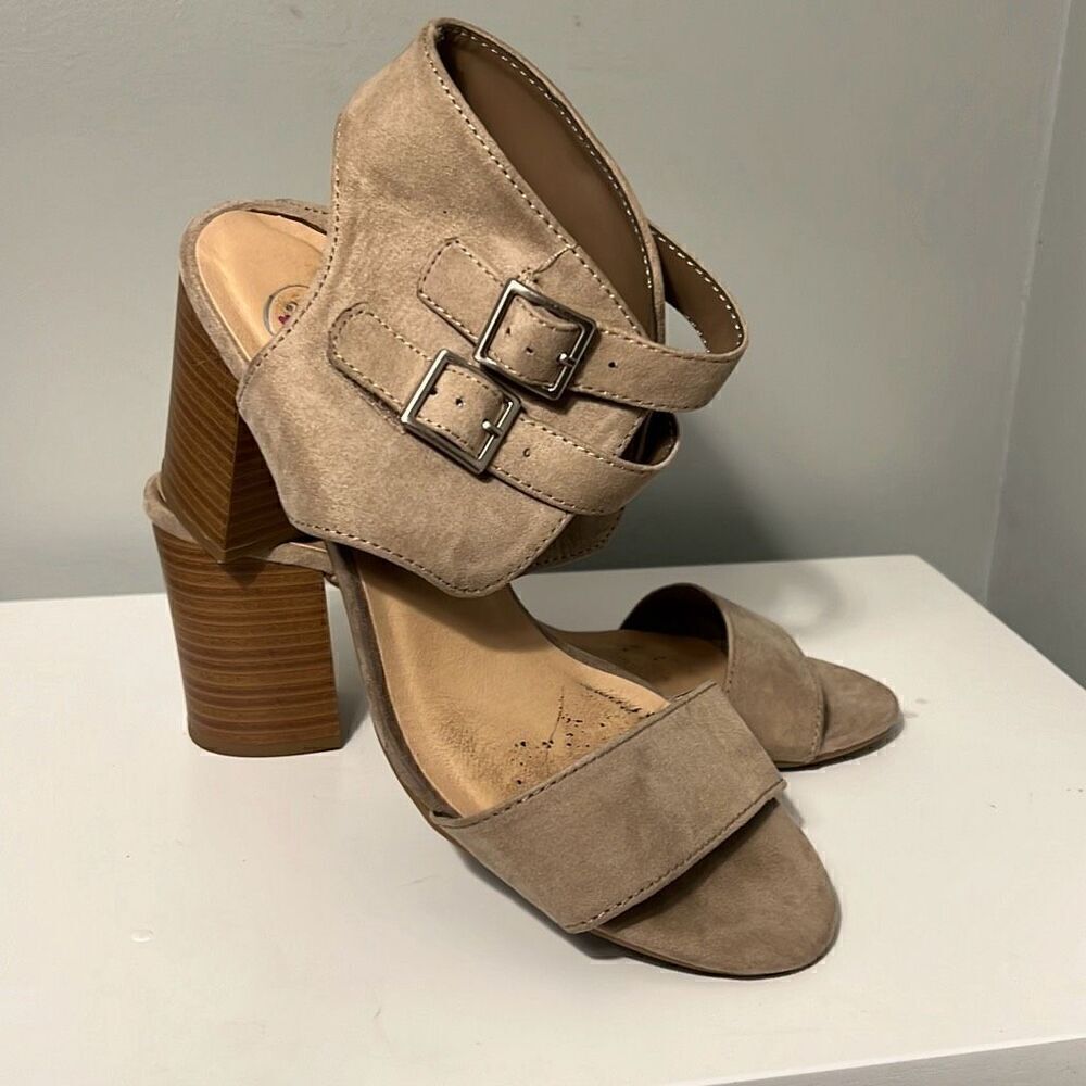 Heart in D Women's Taupe Suede Double Ankle Strap Block Heel Sandal Size 8